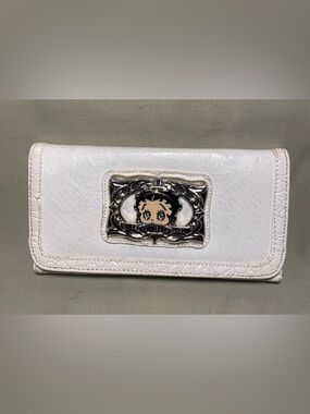 Betty Boop Women’s  Leather Bi-Fold Wallet with Hardware emblem New